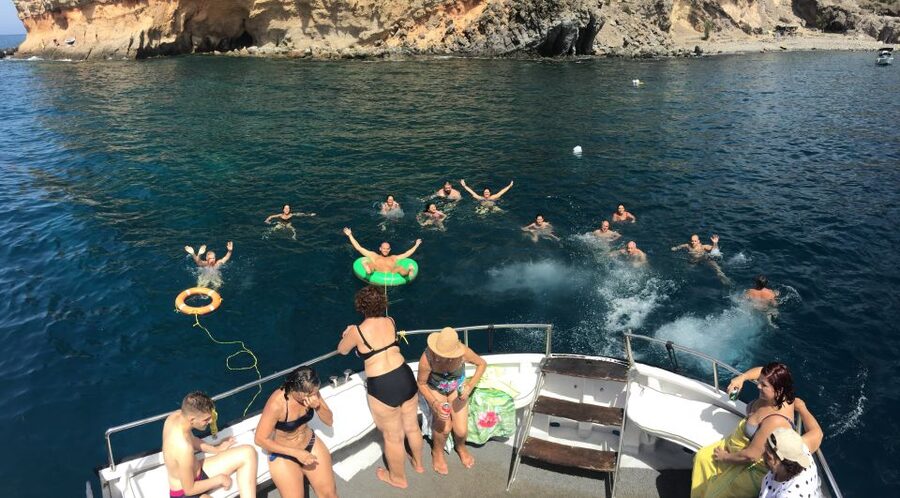 Puerto de Mogan: Boat and Snorkeling Trip - El Perchel snorkeling for about 1.5 hours: fish spotting made doable