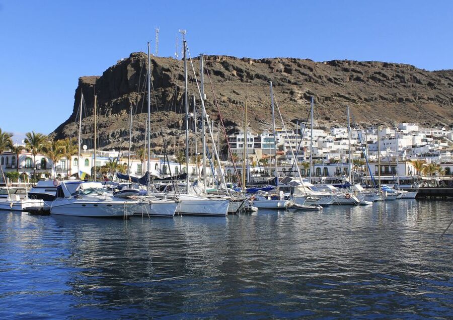 Puerto de Mogan: Boat and Snorkeling Trip - Lunch on board: vegetarian Spanish tapas-style food after the swim