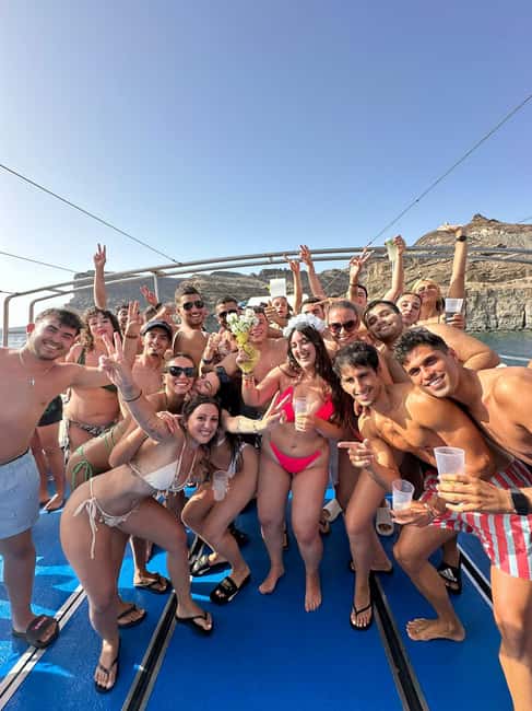Puerto Rico, Las Palmas: Boat Party - DJs, Live Entertainment, and Themed Party Expectations