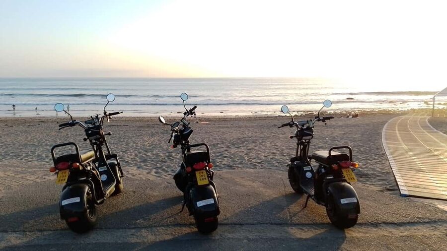 Rent e-Scooter 2 seat from 1 till 4 Hour: Explore Maspalomas - Licenses, Ages, and Beginner Rules That Matter