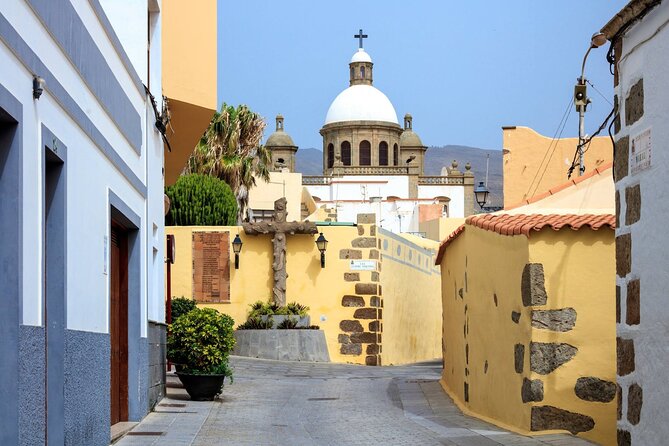 Sea and Mountain Full Day Tour with Lunch - Las Palmas Time: Curved Windows, Exhibitions, and Easy Viewing