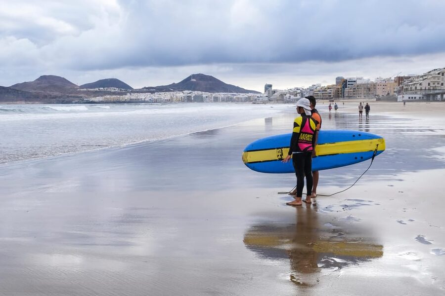 Surf lessons in Las Canteras Beach - What Your 2-Hour Surf Lesson Actually Does in the Water