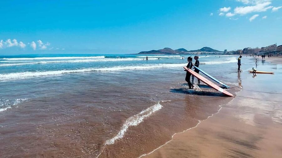 Surf lessons in Las Canteras Beach - Tide- and Weather-Dependent Starts in Las Palmas